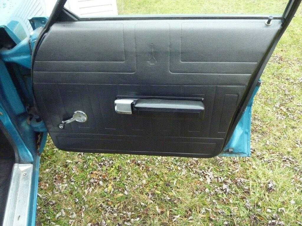 1971 Plymouth Fury I 4dr 6cyl 3spd.008.jpg