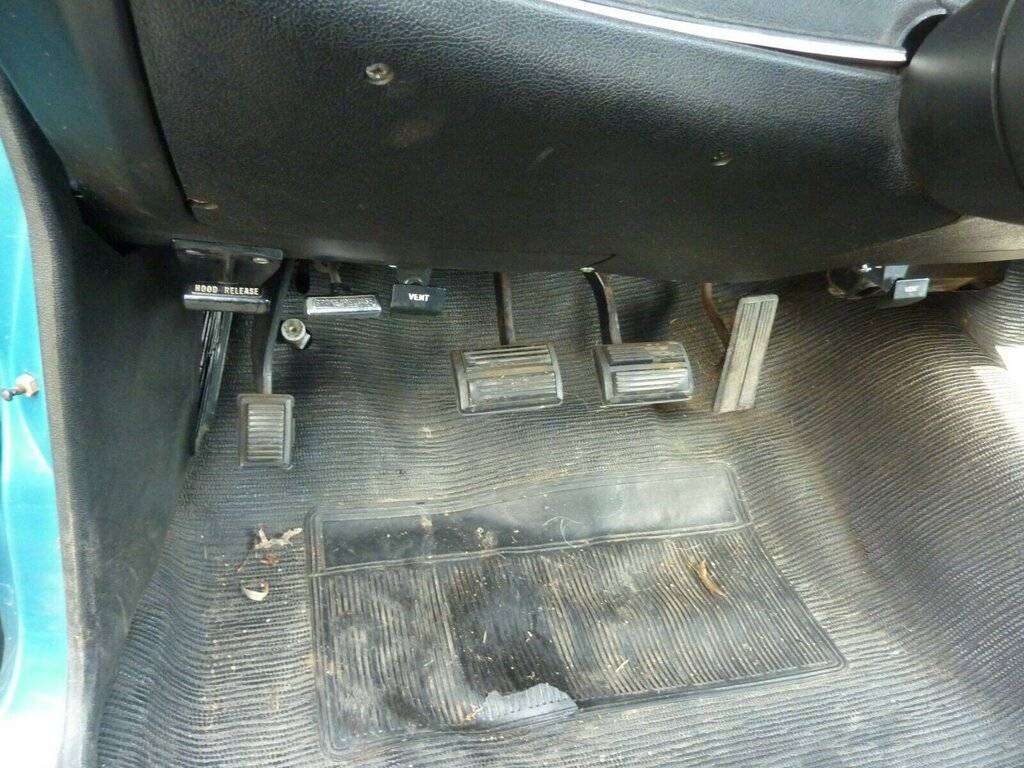 1971 Plymouth Fury I 4dr 6cyl 3spd.016.jpg