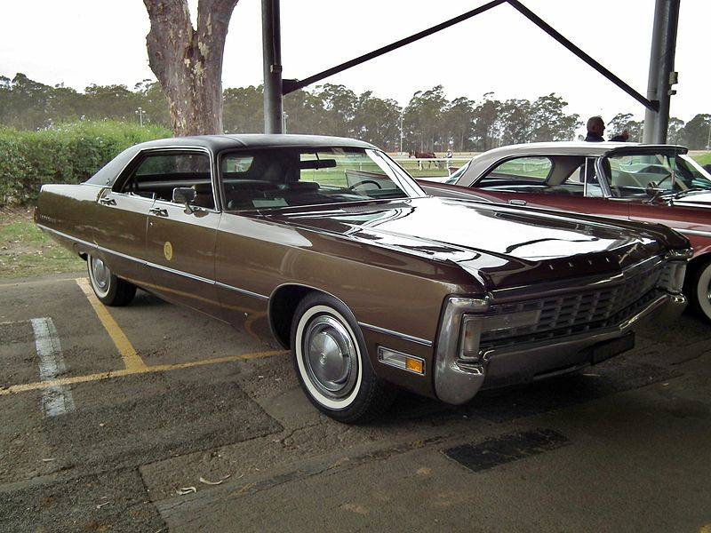 1971_Chrysler_Imperial_LeBaron_hardtop_sedan_(8184792986).jpg
