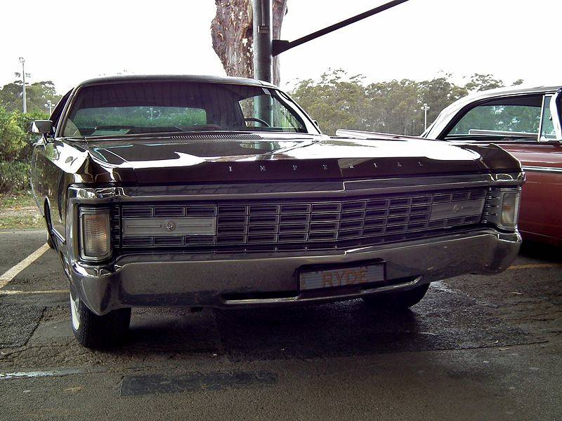1971_Chrysler_Imperial_LeBaron_hardtop_sedan_(8184797024).jpg
