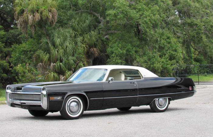 1972-Chrysler-Imperial-LeBaron-Black-7.26.19-02-700x450.jpg