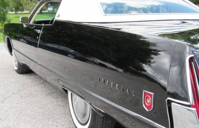 1972-Chrysler-Imperial-LeBaron-Black-7.26.19-14-700x450.jpg