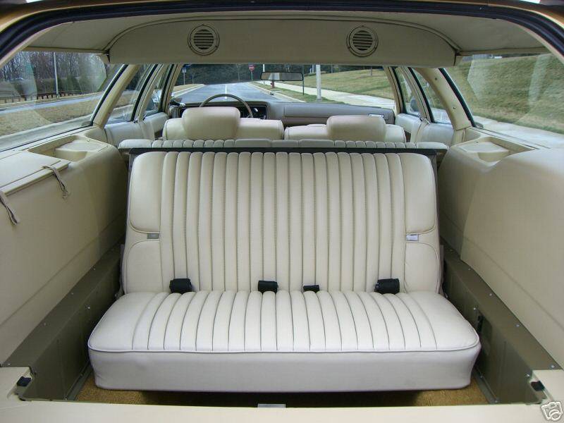 1972 fury wagon 256220 rear seat.jpg