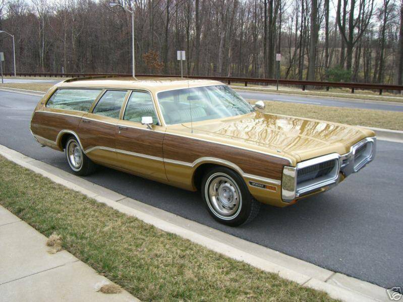 1972 fury wagon 256220 right front.jpg