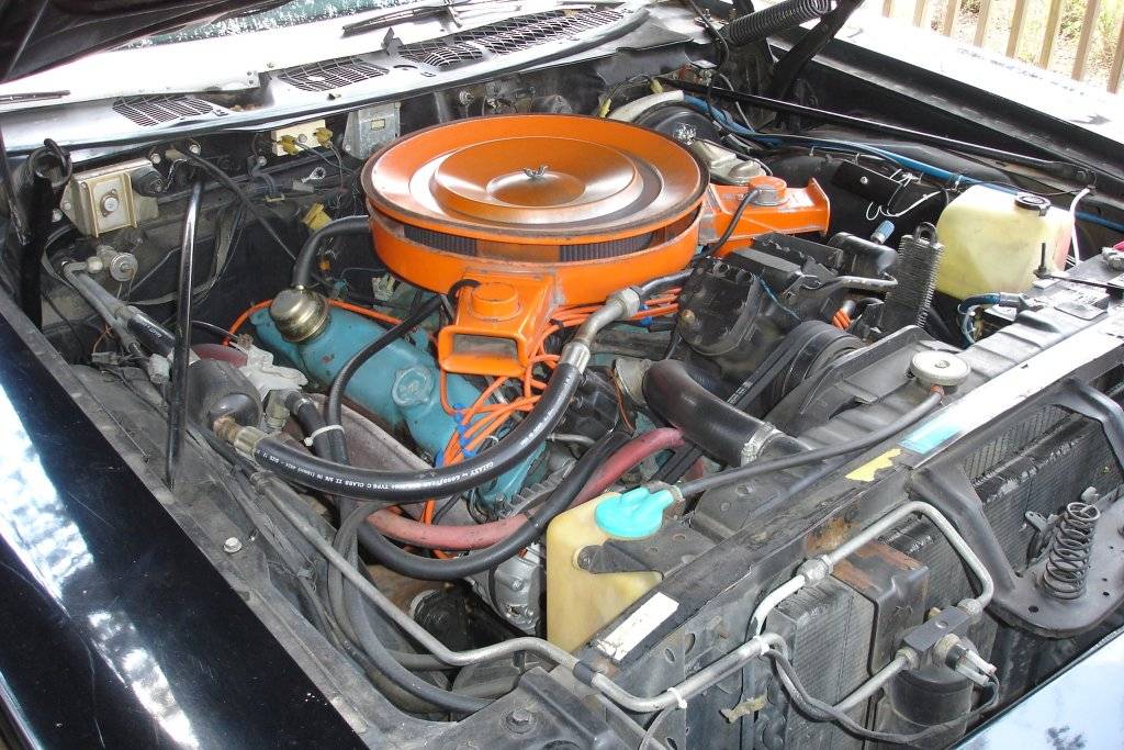 1973 Dodge Polara Restored CHP Car Engine Bay.jpg