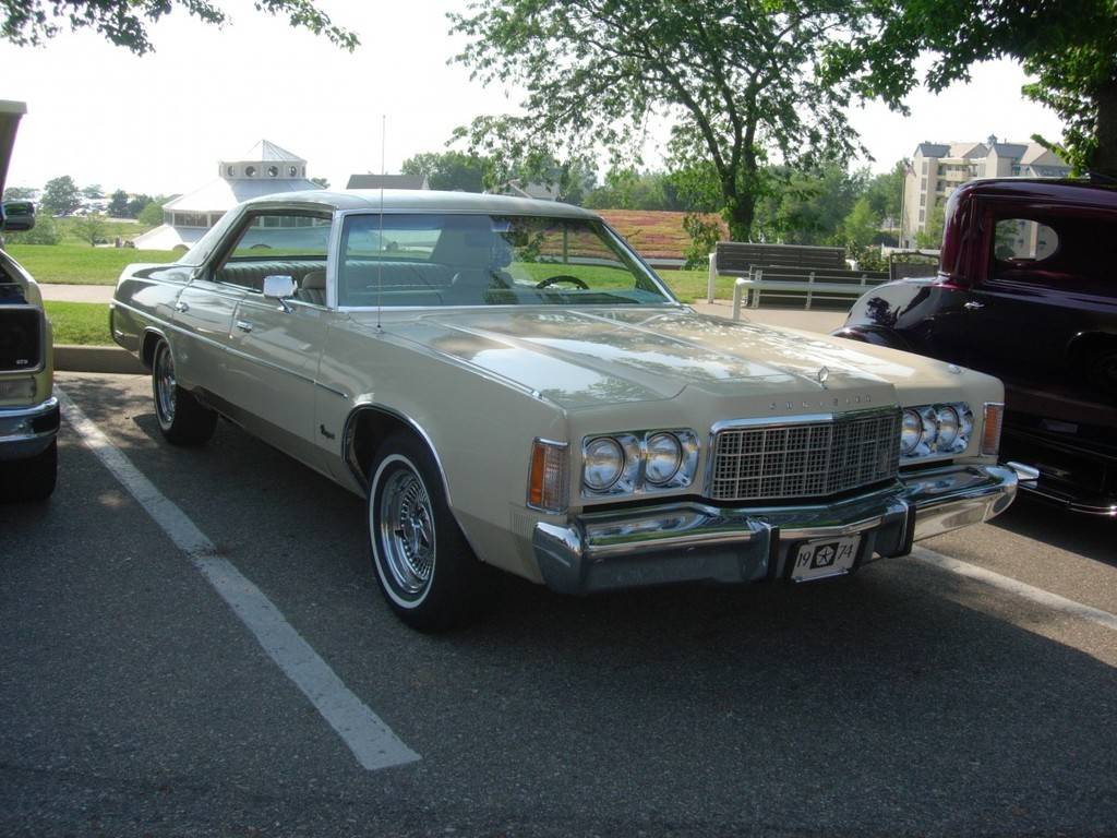 1974ChryslerNewport09.jpg