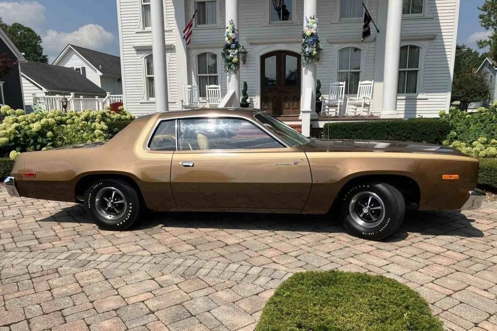 1975 Plymouth Road Runner 400 2,400-Mile.003.jpg