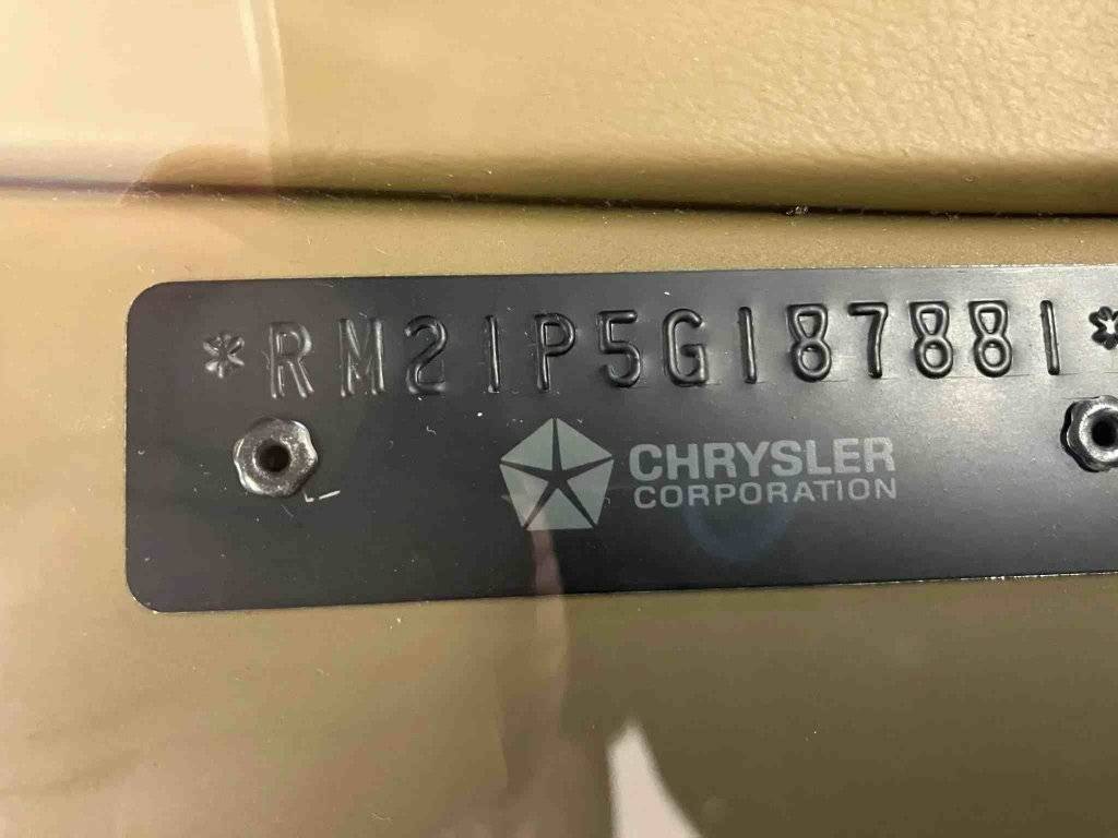 1975 Plymouth Road Runner 400 2,400-Mile.010.jpg