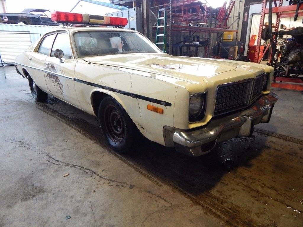 1976 Dodge Coronet police car (1).jpg