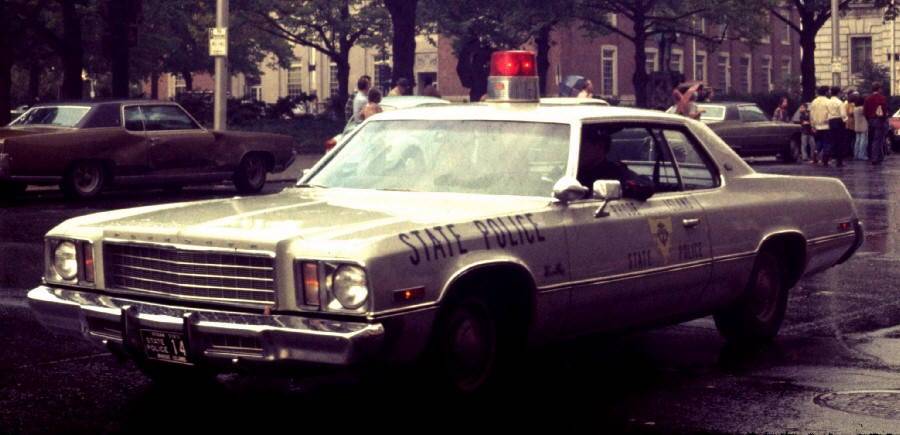 1976 Plymouth Gran Fury 2dr Rhode Island State Police.jpg