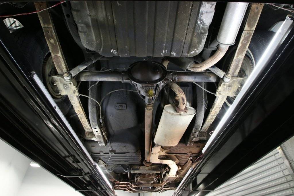 1977 PLYMOUTH GRAN FURY.UNDERSIDE.ENGINE.360ci.EXAUST.REAR.001.jpg