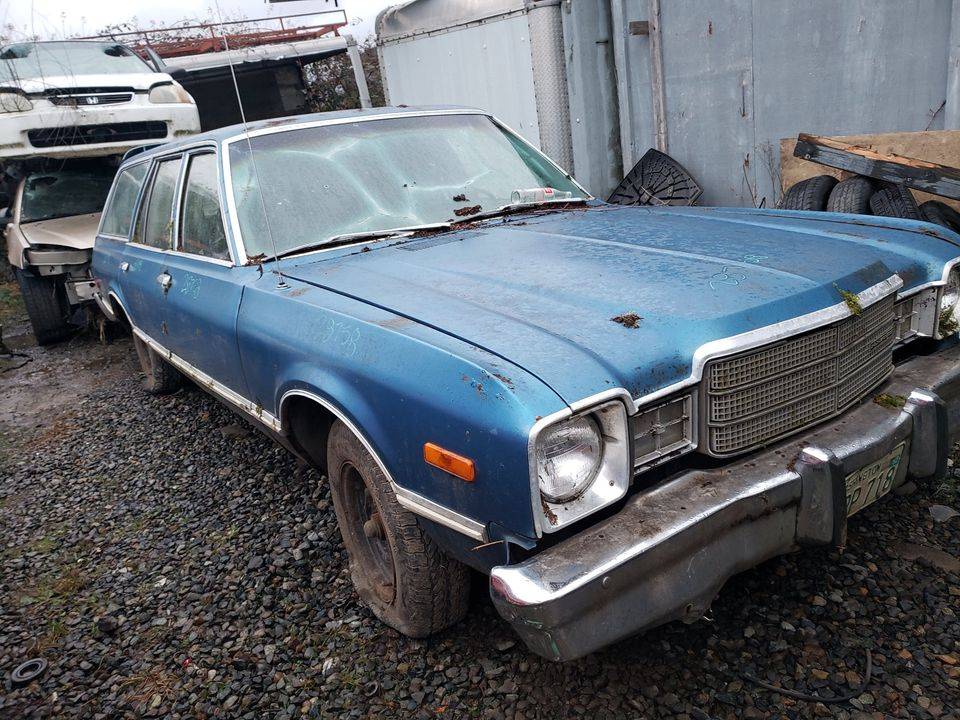 1977 VOLARE 4spd Wagon.001.jpg