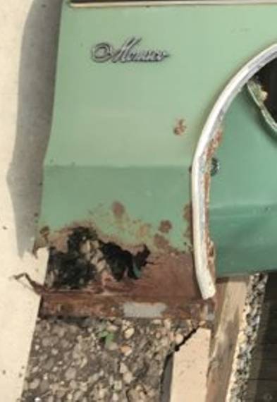 197x.Dodge.Monaco.Lower.Fender.Rust.001.jpg