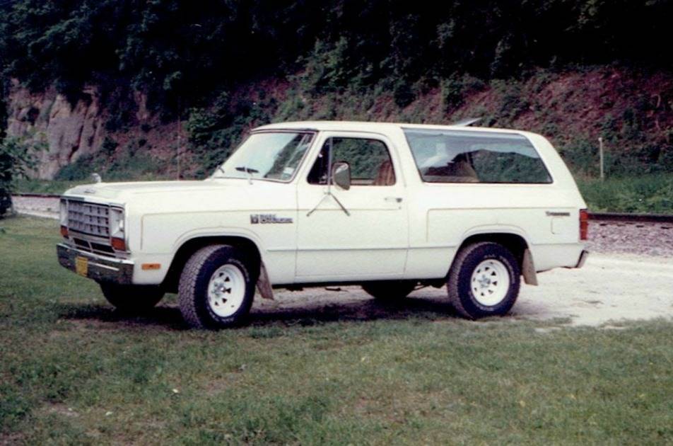 1982 Dodge Ramcharger.jpg