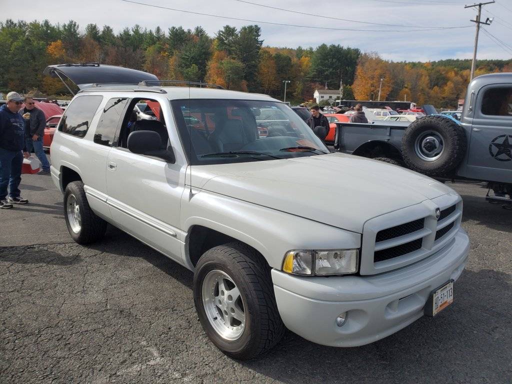 2000 Ramcharger.jpg