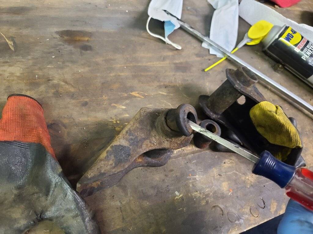 2021 bushing removed2.jpg