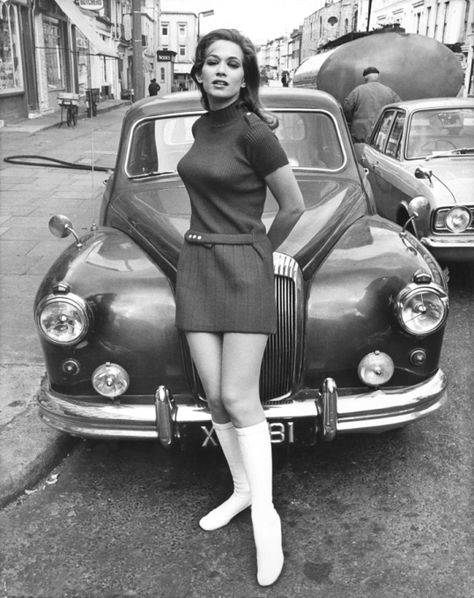 311bef3b21f2088df8d026dcf52ef09b--vintage-cars-vintage-ladies.jpg