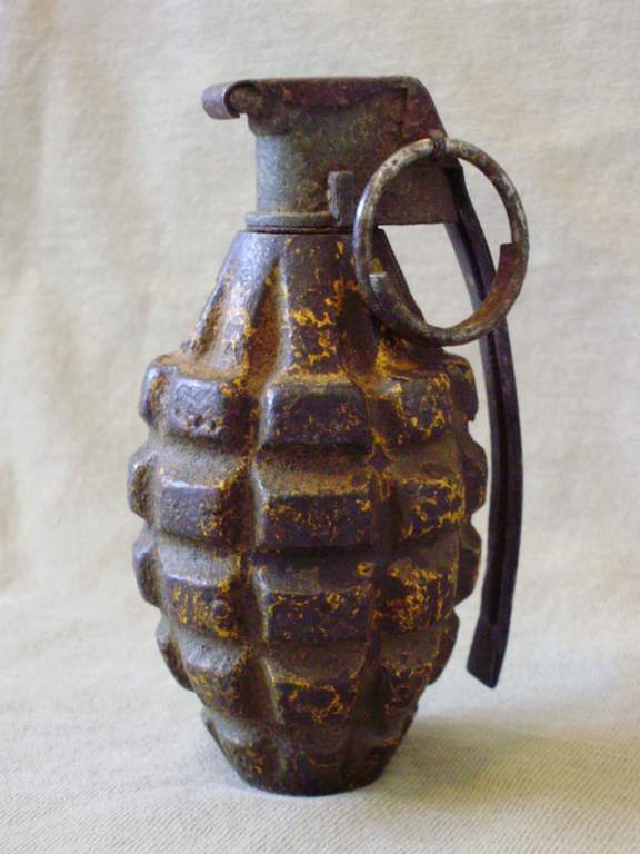 433769d1355113939-us-mk-ii-hand-grenades-mislabeled-straight-up-fakes-pb181332.jpg
