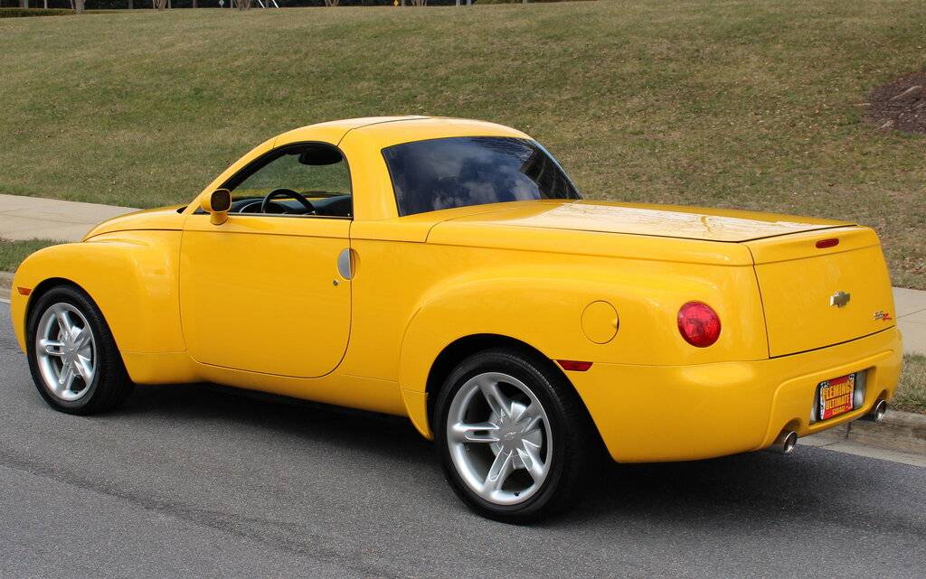 543656bd71da2_hd_2004-chevrolet-ssr.jpg