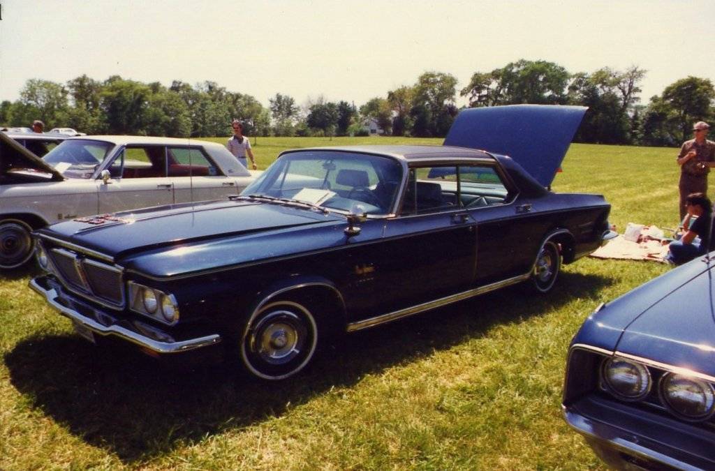 64 NY Salon Dk blue+blu 1.JPG