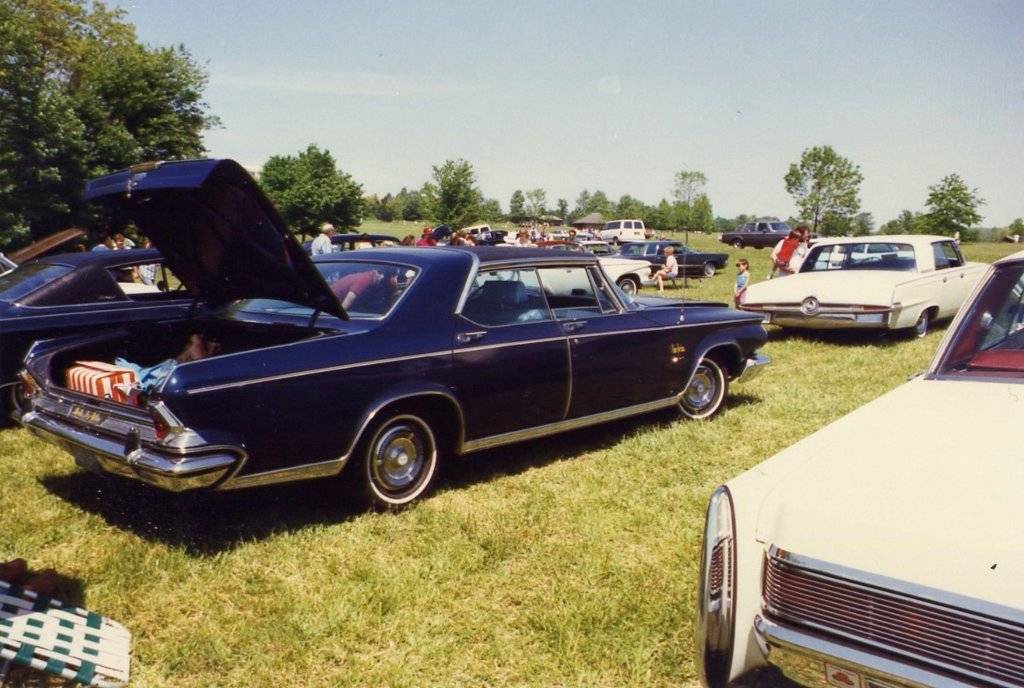 64 NY Salon Dk blue+blu 2.JPG