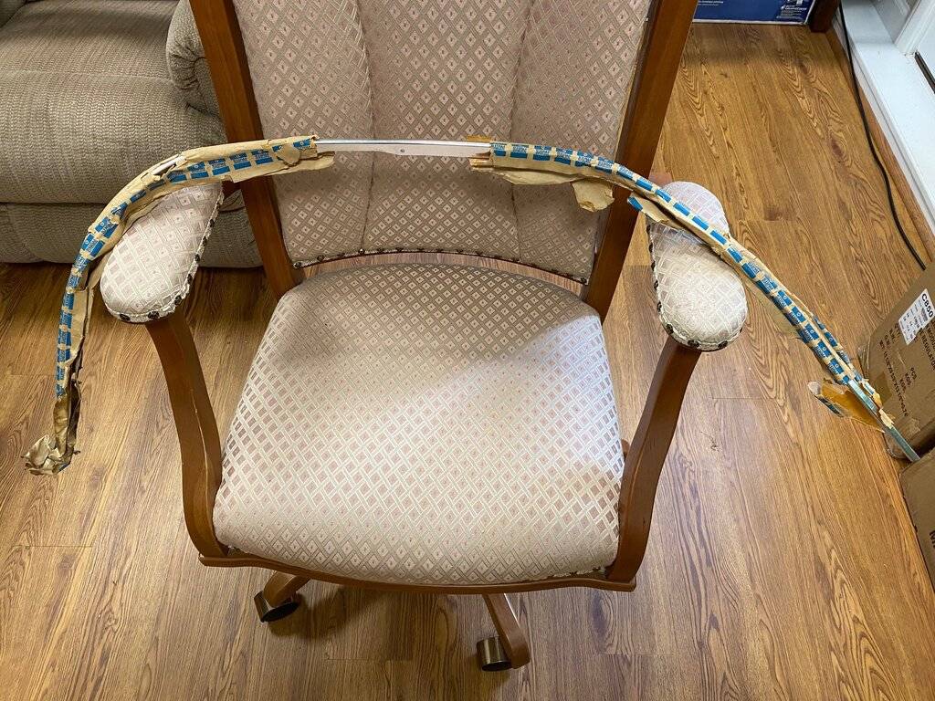 67-68 Fury Left Front Wheel Opening Molding.jpg