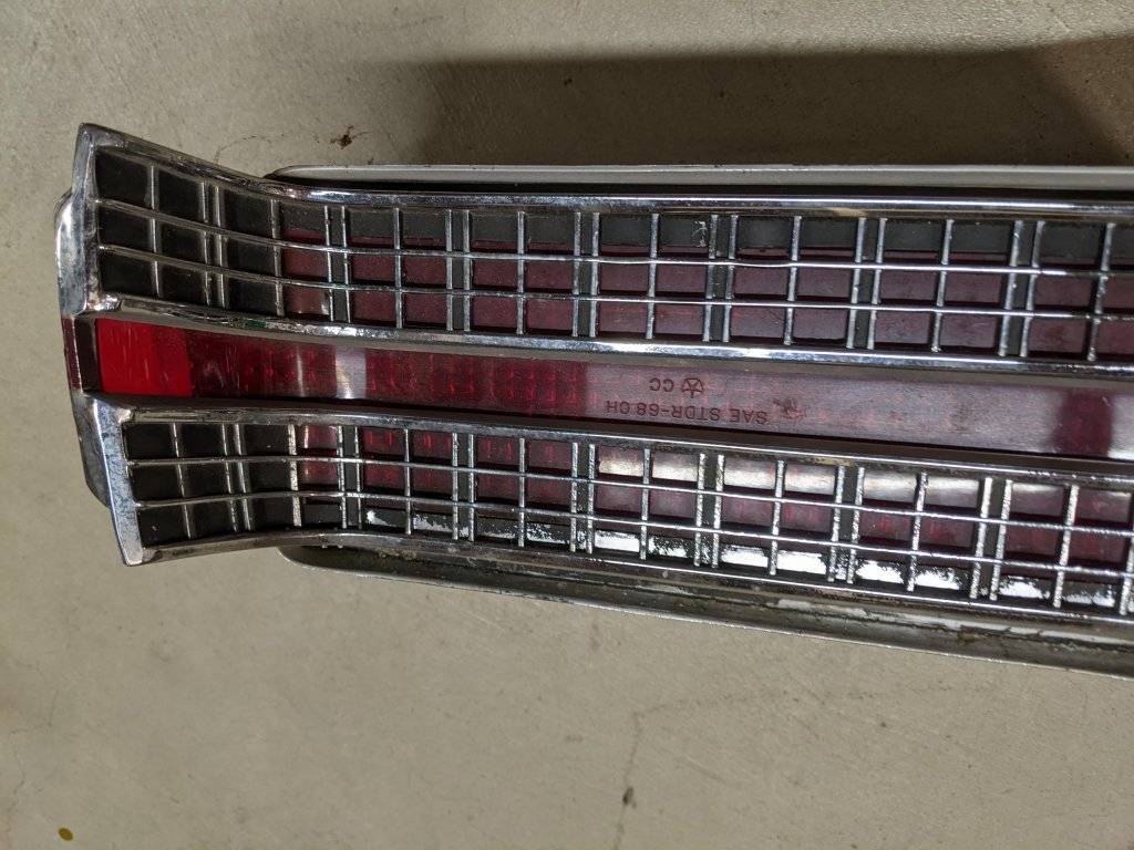 68 New Yorker taillight (4).jpg