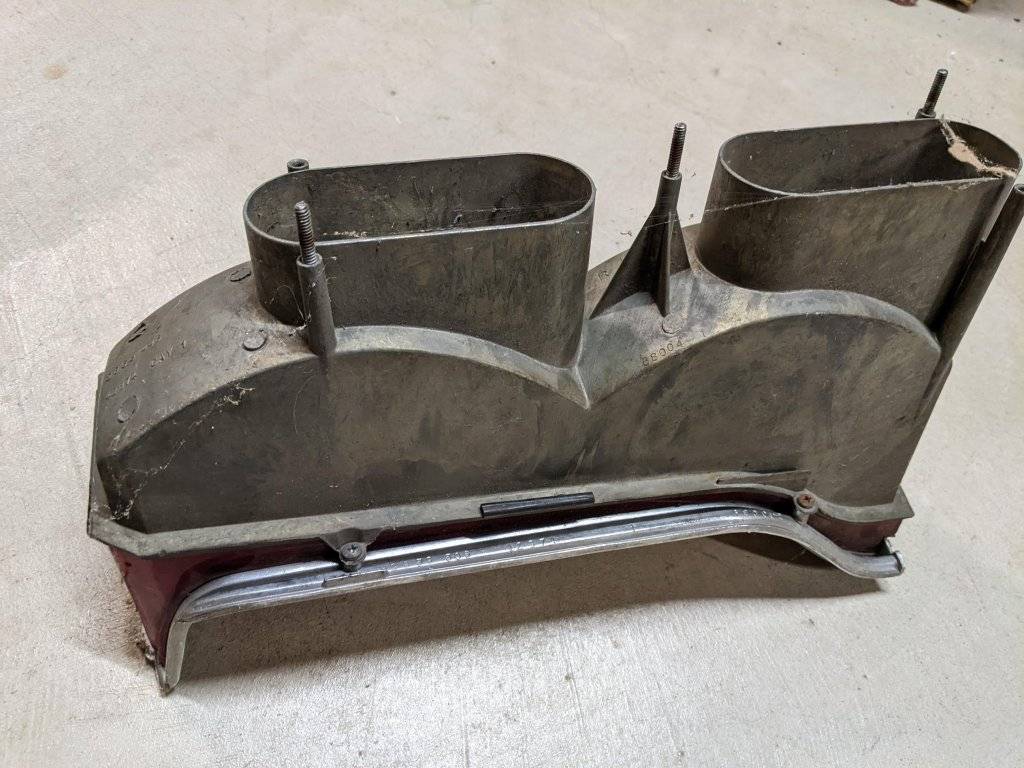 68 New Yorker taillight (5).jpg