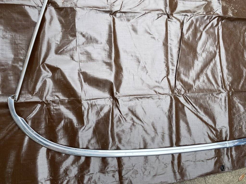 68 Windshield Molding 3.jpg