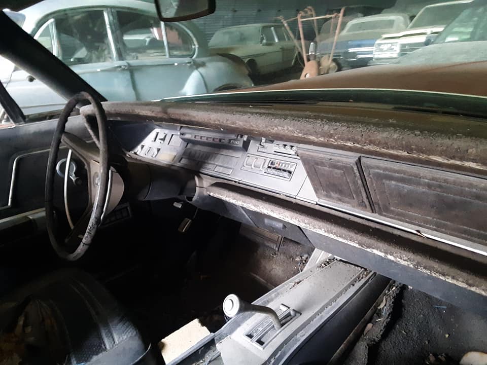 69 300 interior.jpg