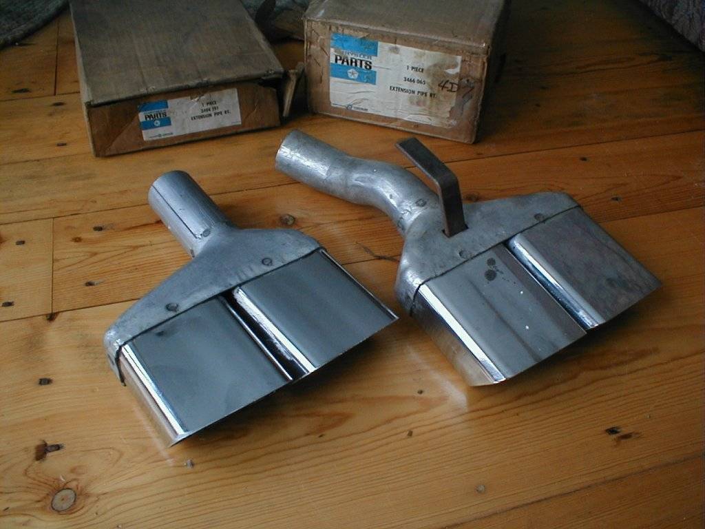 70 exhaust tips left cuda right Fury GT.jpg