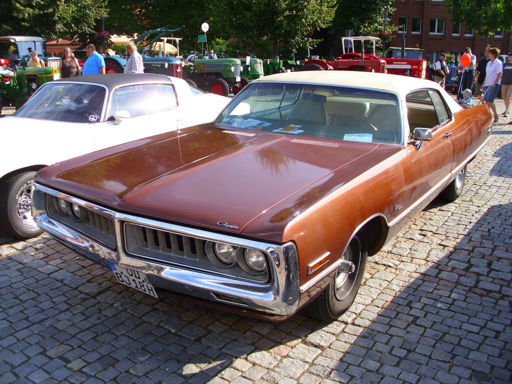 72er_Chrysler_Newport_2dr_HT_02.jpg