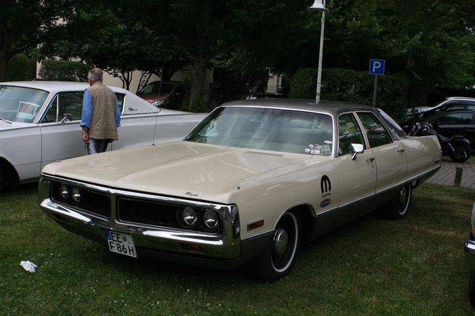 72er_Chrysler_Newport_Sedan_02.jpg