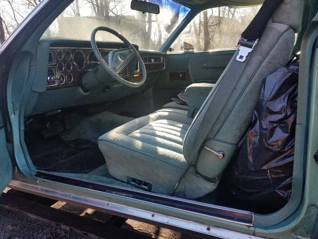 79 Interior.jpg