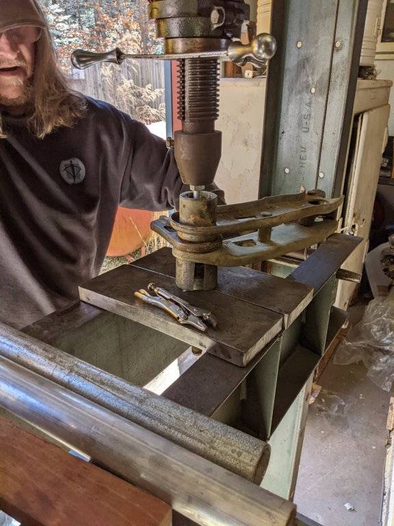 8 PRESS PIVOT PIN.jpg