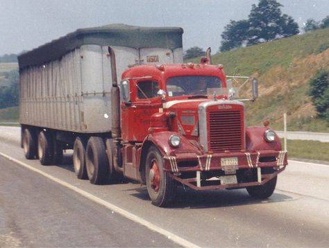 991402622c95297ceca5e50ee025e8b5--vintage-trucks-old-trucks.jpg