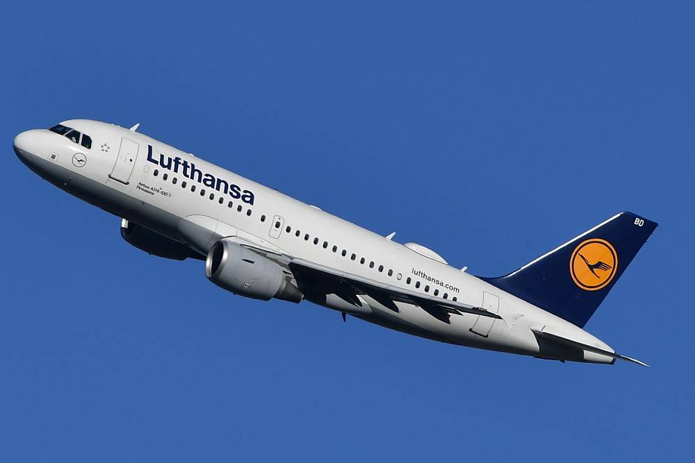 _mit_Internetantenne_Internet_an_Bord_Lufthansa_Airbus_A319_Foto_Huber_Austrian_Wings_Media_Crew.jpg