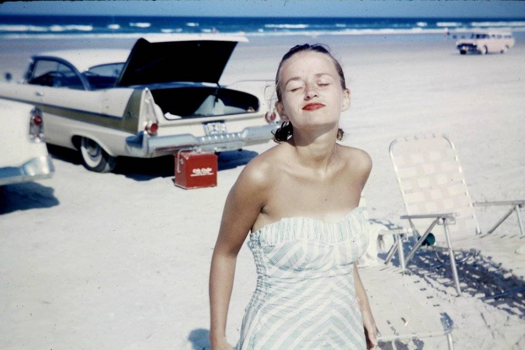 A young woman at Daytona Beach, 1960.jpg