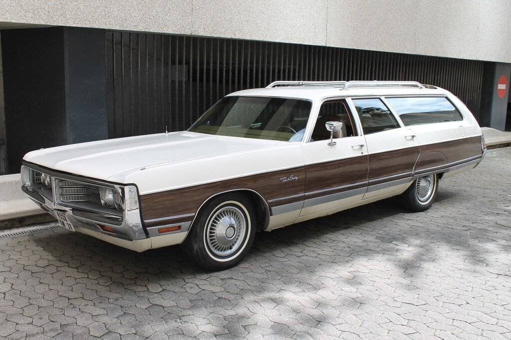 B_72er_Chrysler_TownCountry.jpg