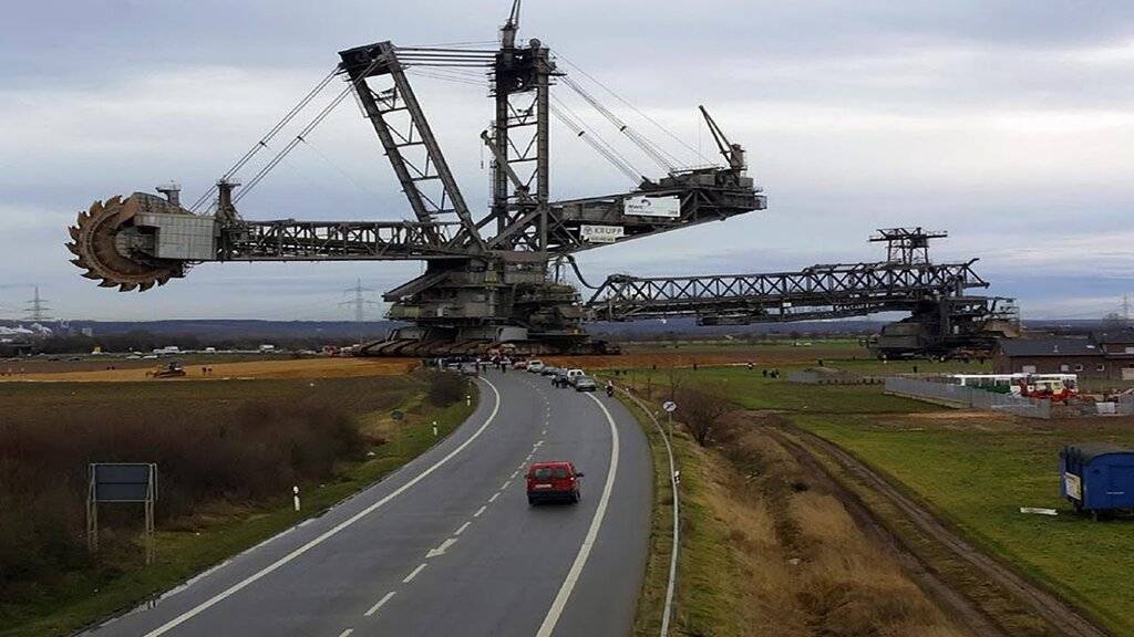 bagger-288-worlds-largest-mining-machine-1.jpg