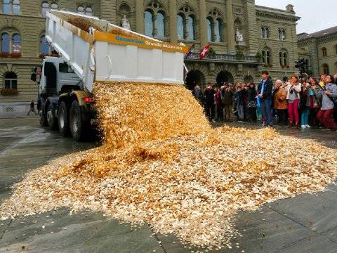 bern-switzerland-bank-gold-coins-dump-truck-spill.jpg
