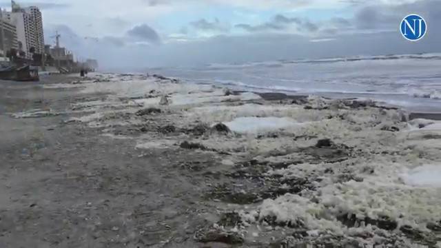 cap_Daytona Beach battered by high tides and wind_00_00_05_01.jpg