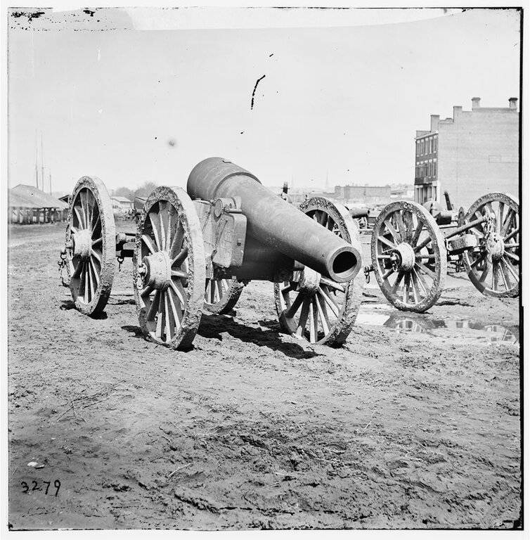 Captured Siege Guns at Rocketts (View 1) - Richmond, VA, 1865.jpg