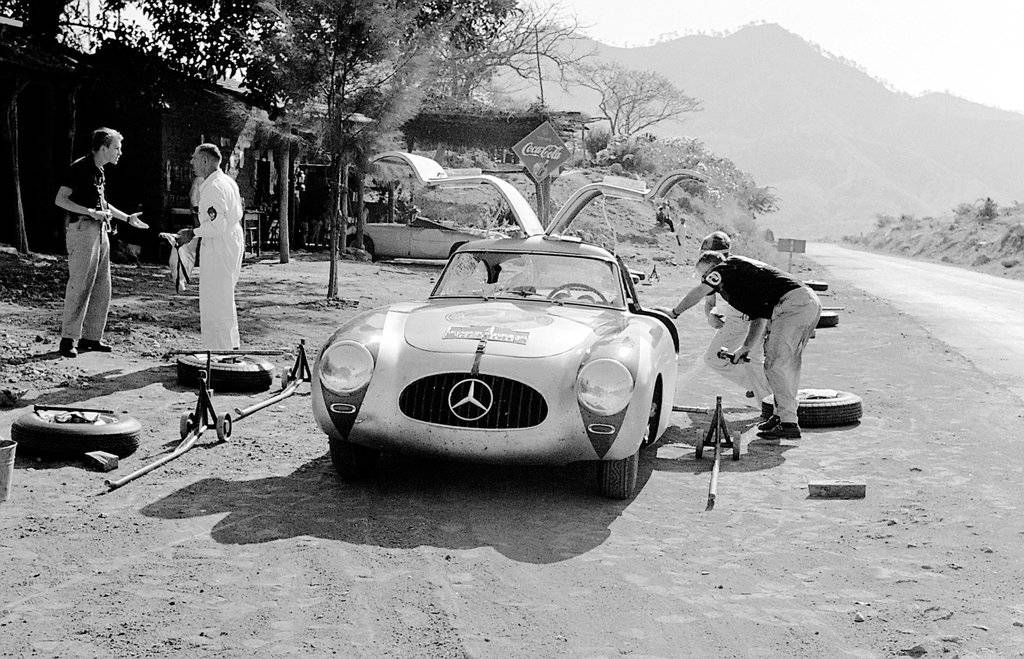 carrea-panamericana-1952-karl-kling-victory-mercedes-300sl.jpg