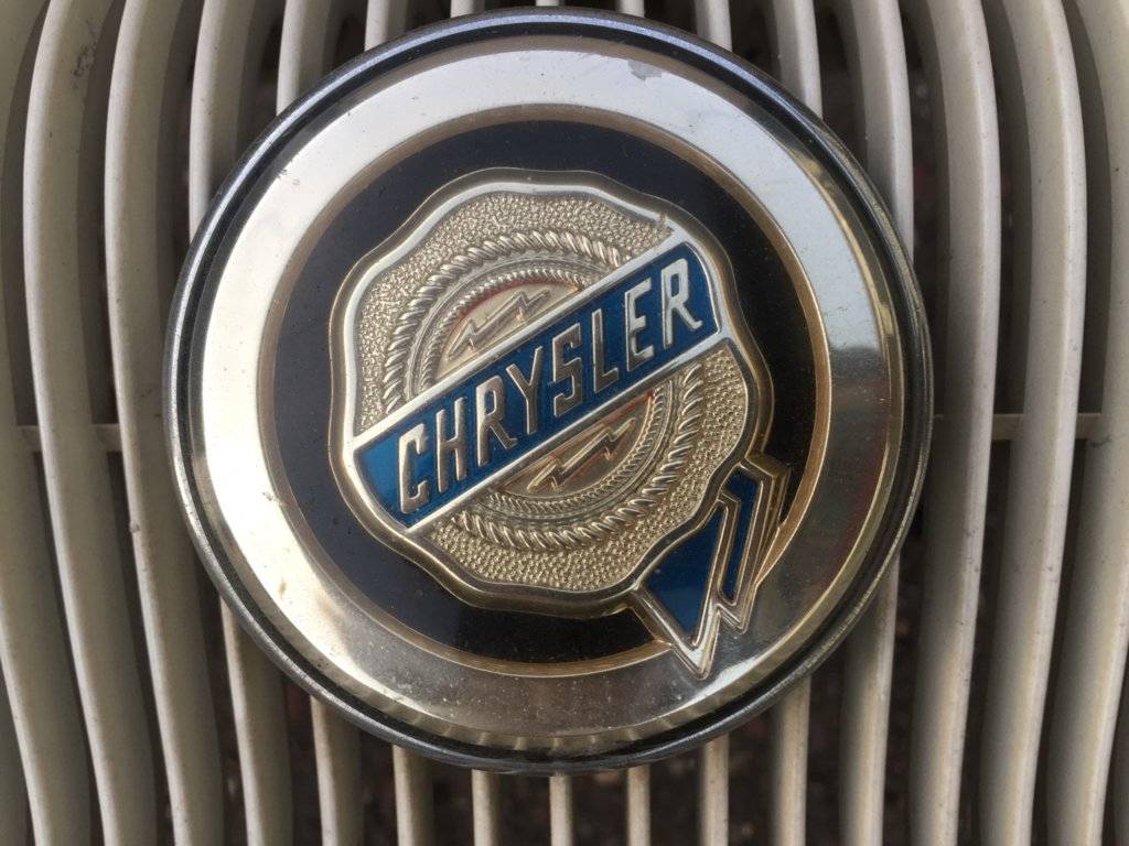 chrysler emblem.jpg