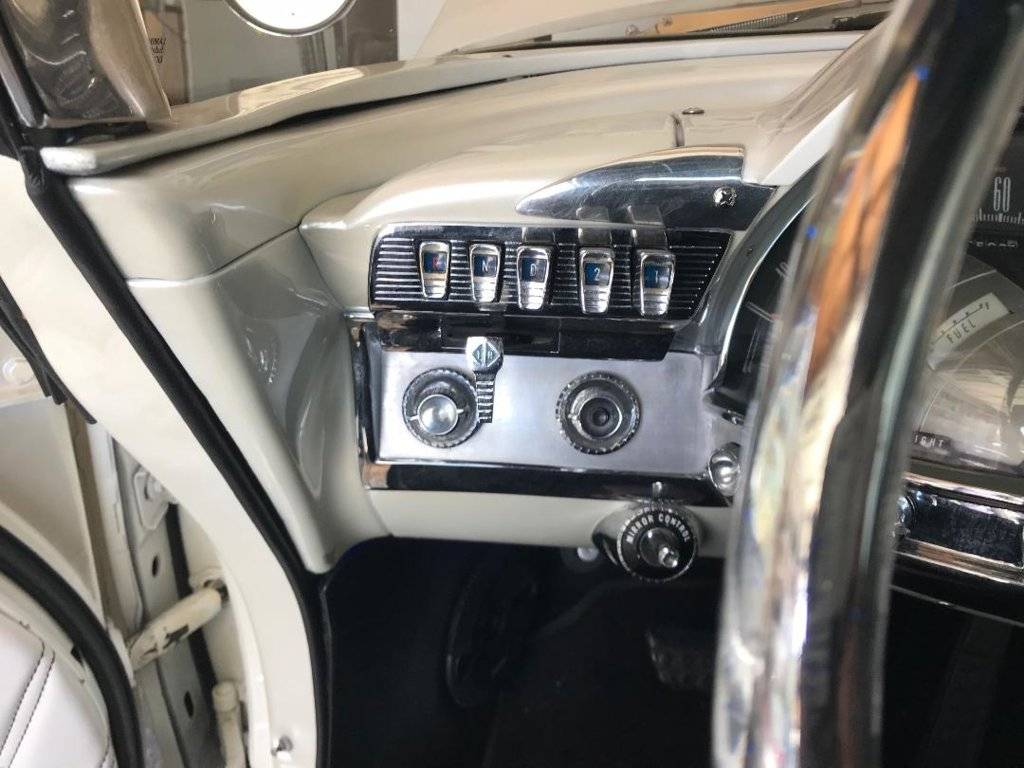 Chrysler pushbutton Reverse pushed in with N.jpg