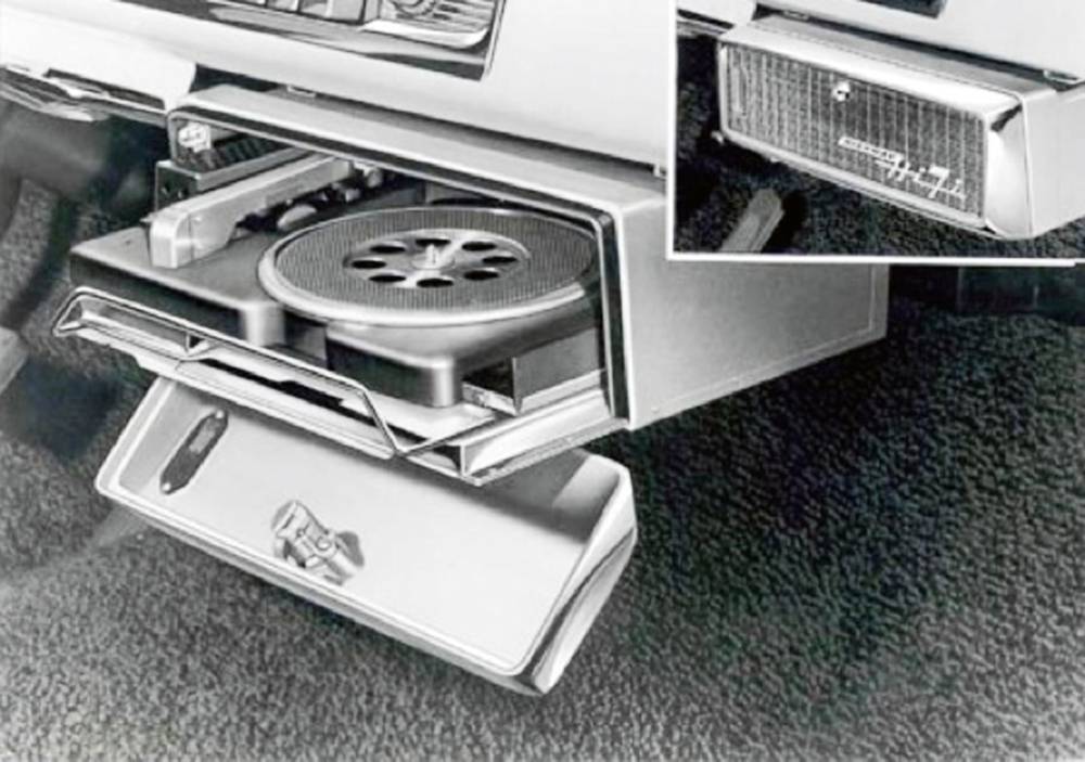 chryslerphono-1.jpg
