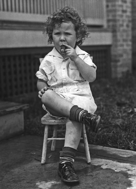 Cigar-smoking-child-Washington-DC-1928.jpg