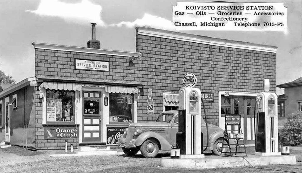 Cities-Service-1930s-gas-station-1936-Ford-Coupe.jpg