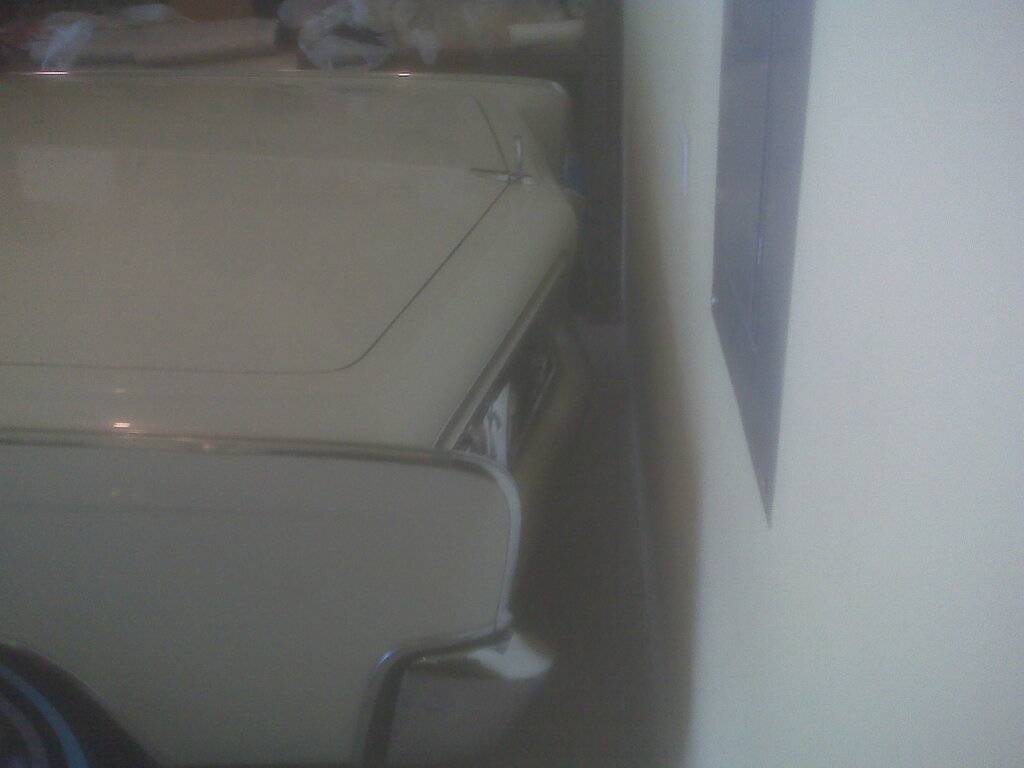 Clearance in garage, front (2010-07-23).jpg